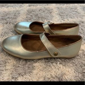 L’amour gold Mary Jane big kid size 2 shoes